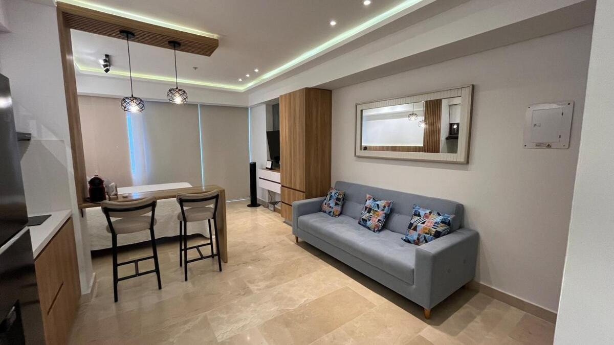 Luxury With A Location And Pool *