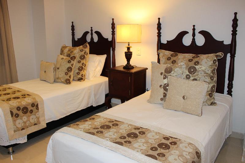 Hotel Dorado Plaza Calle Del Arsenal 4*