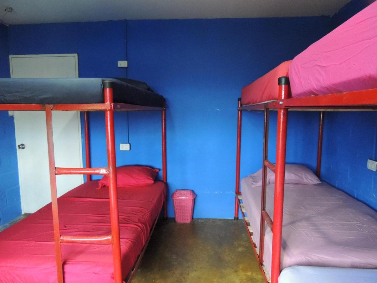 Punta Canoa Hostal *
