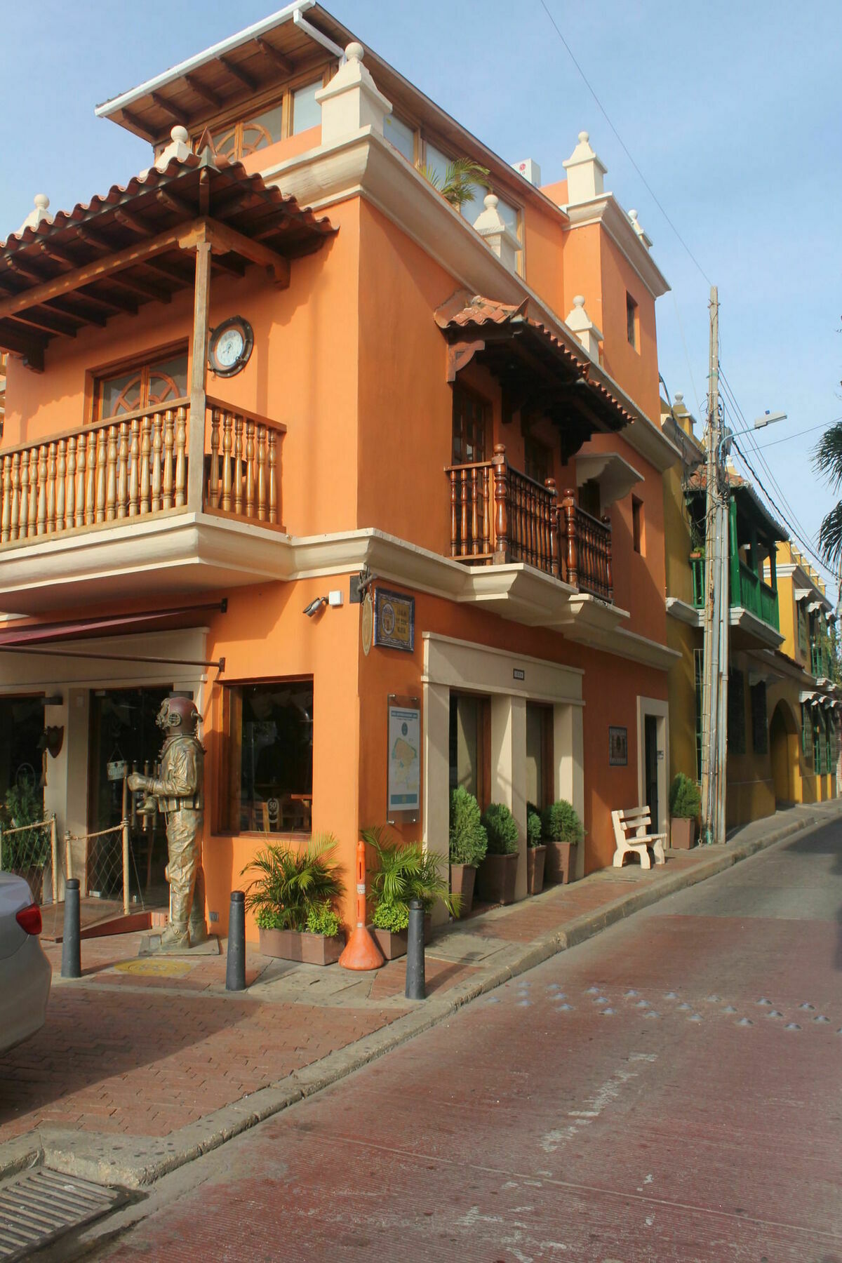 Nautilus Plaza Hotel 4*