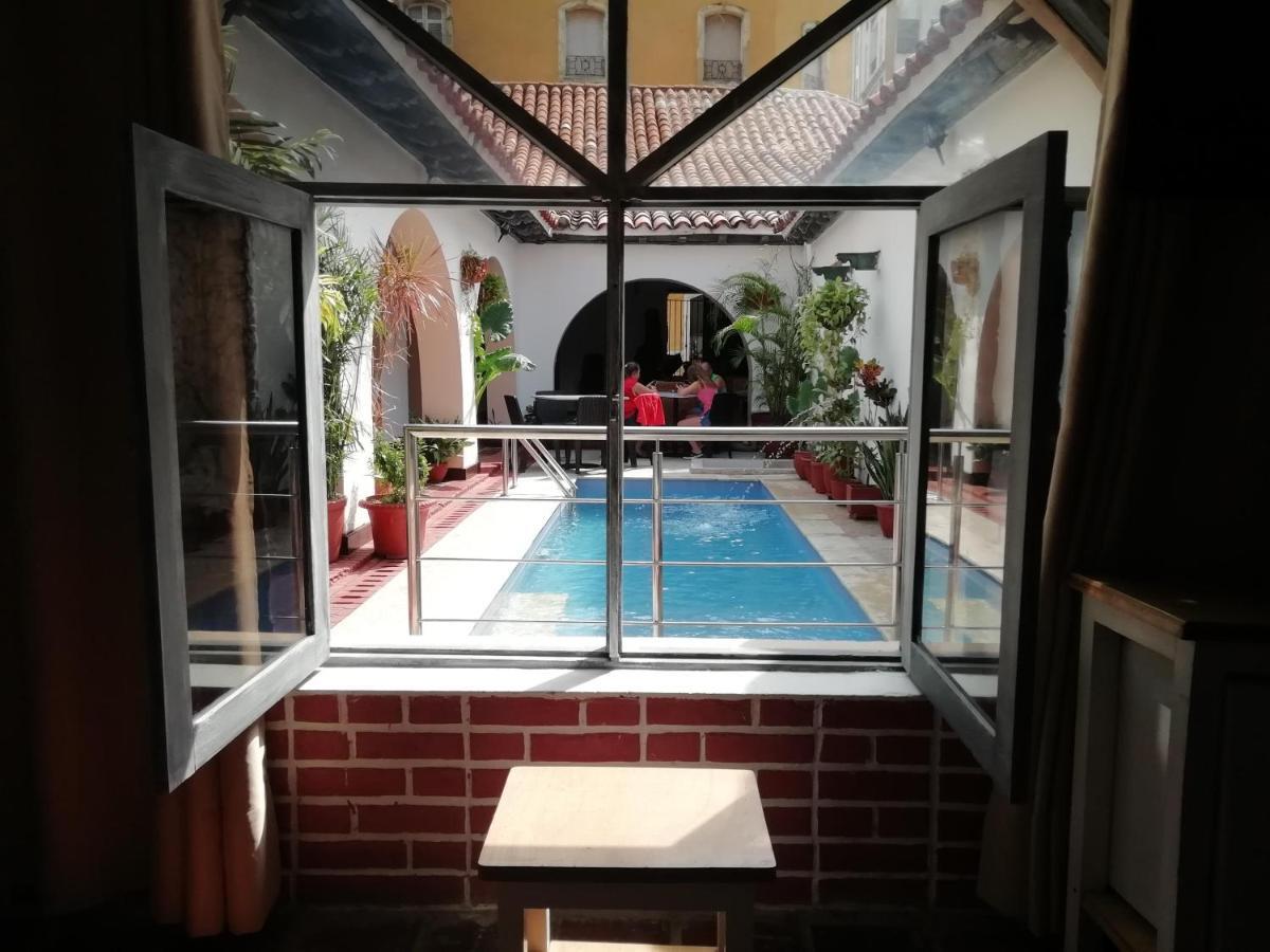 Puertas De Hotel 3*