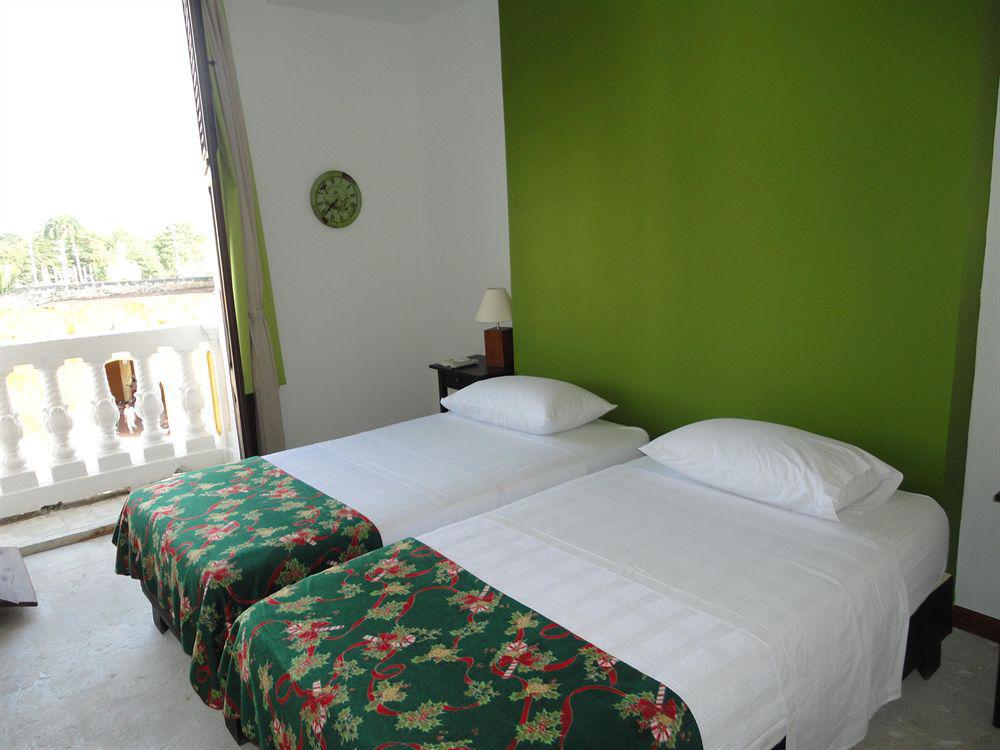 Hotel Torre Del Reloj 3*