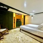 By Calamari Homes - El Porvenir 207 Walled City