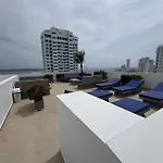 Apartamento Con Vista Al Mar - Piscina En La Azotea - 2 Habitaciones + 2 Banos