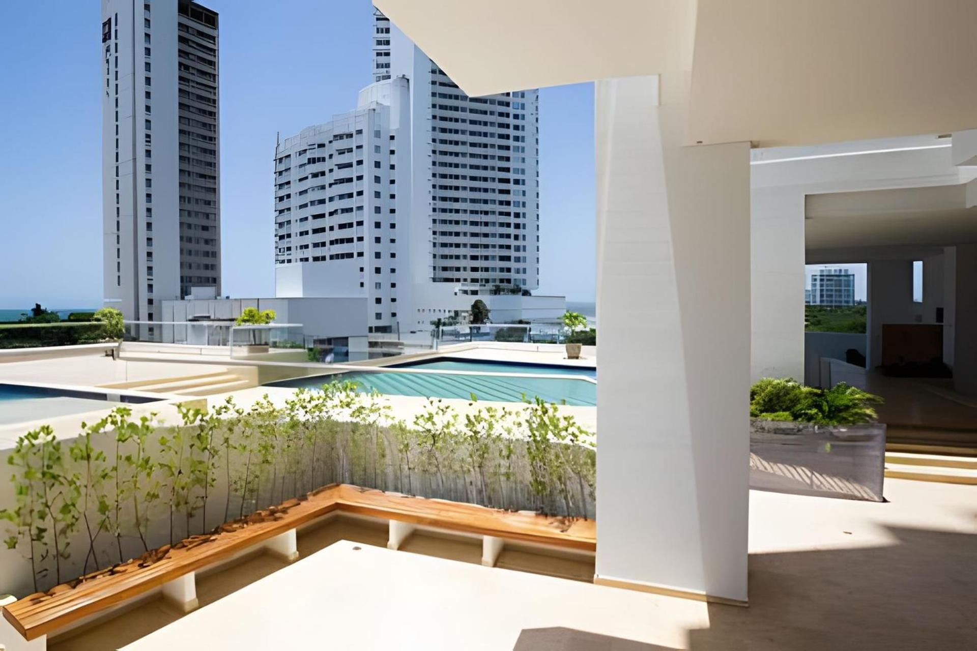 Panoramic Sea View 2 Br/pool, Gym