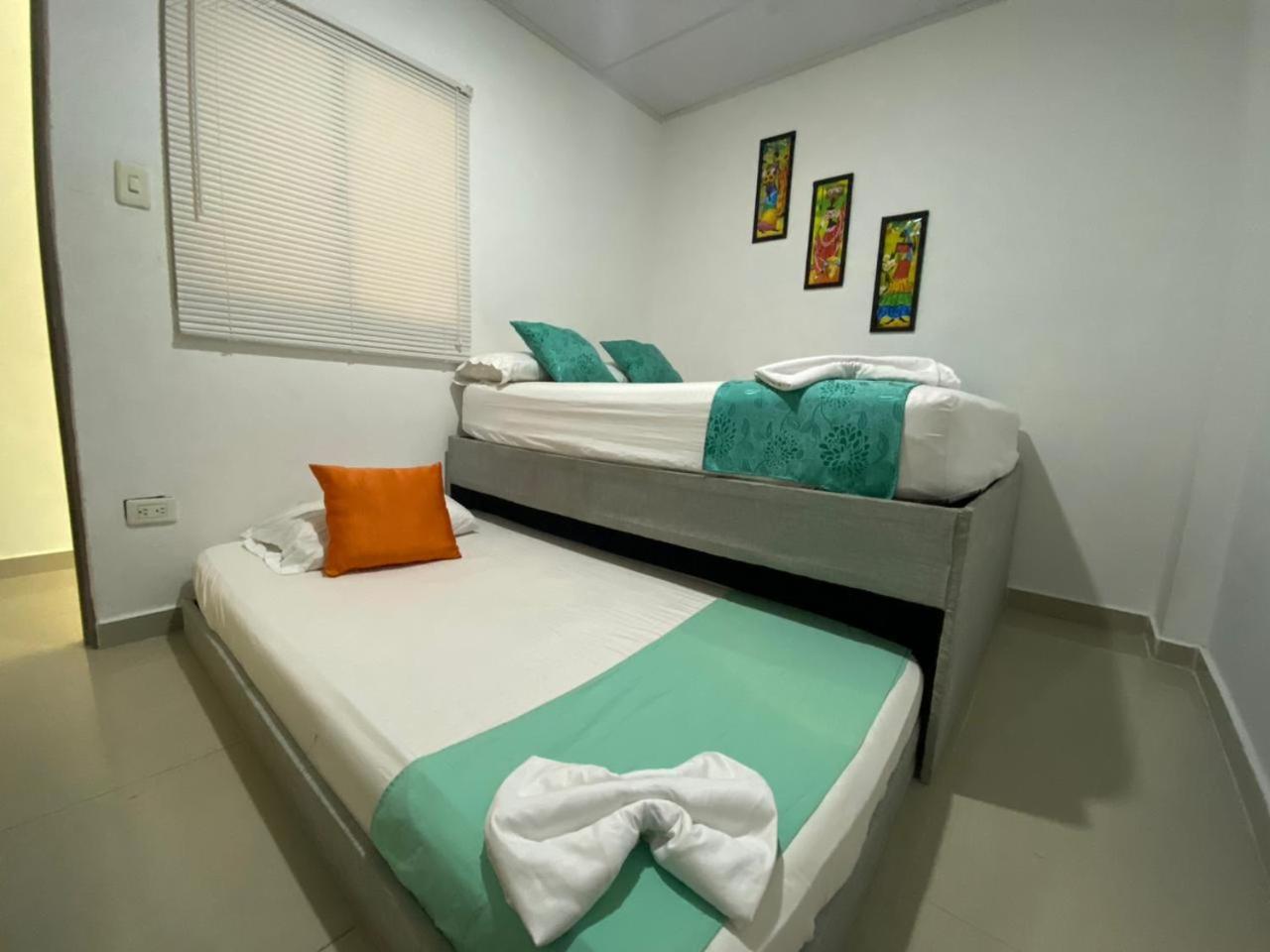 Pensión Shekinah House *