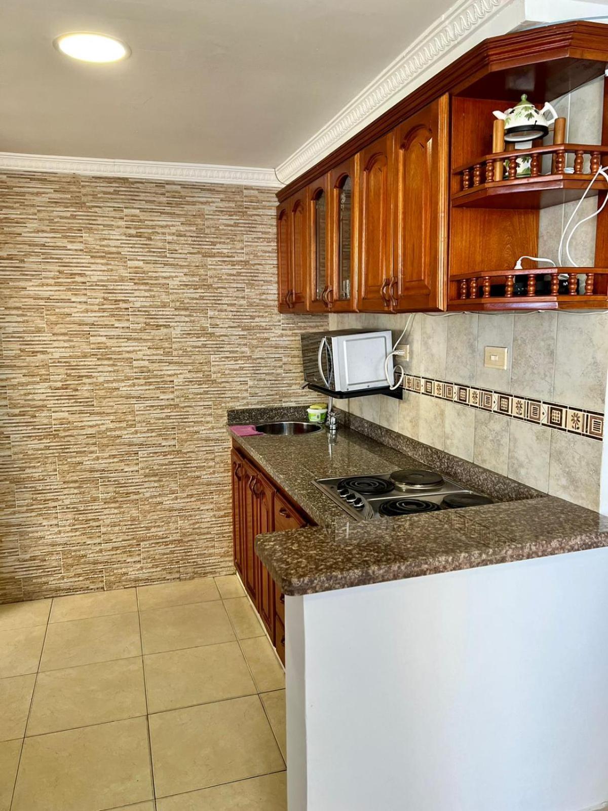 Apto Nuevo Conquistador, El Laguito Apartamento