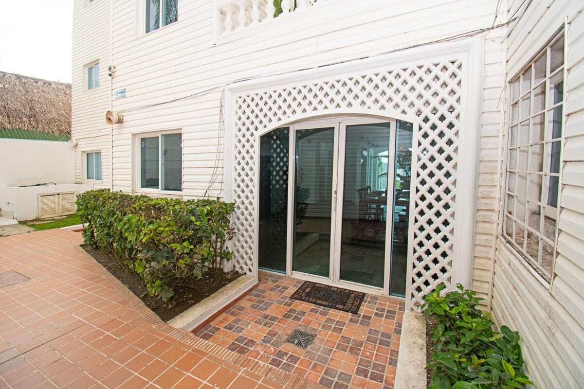 Lux House, Aldaba Selection Villa