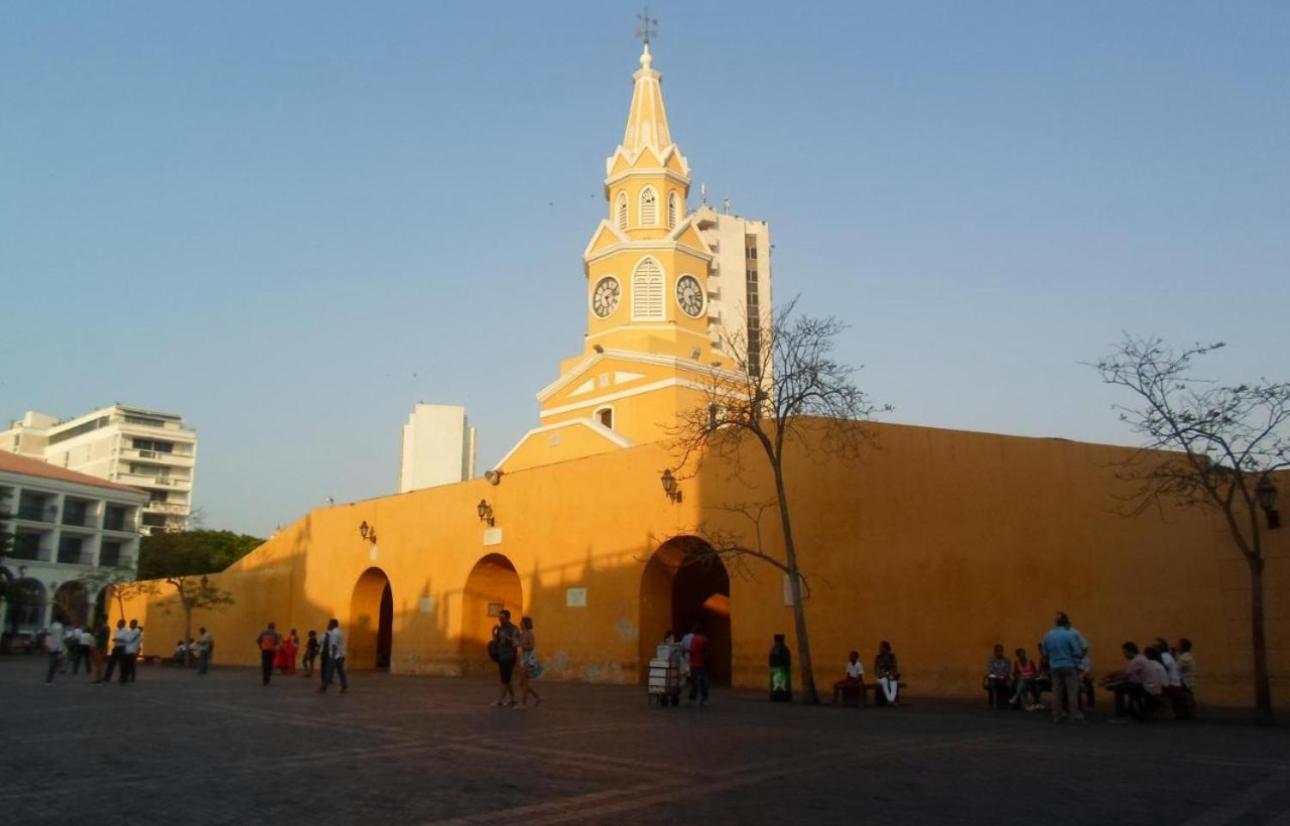 Playa Bocagrande Delfines * Cartagena