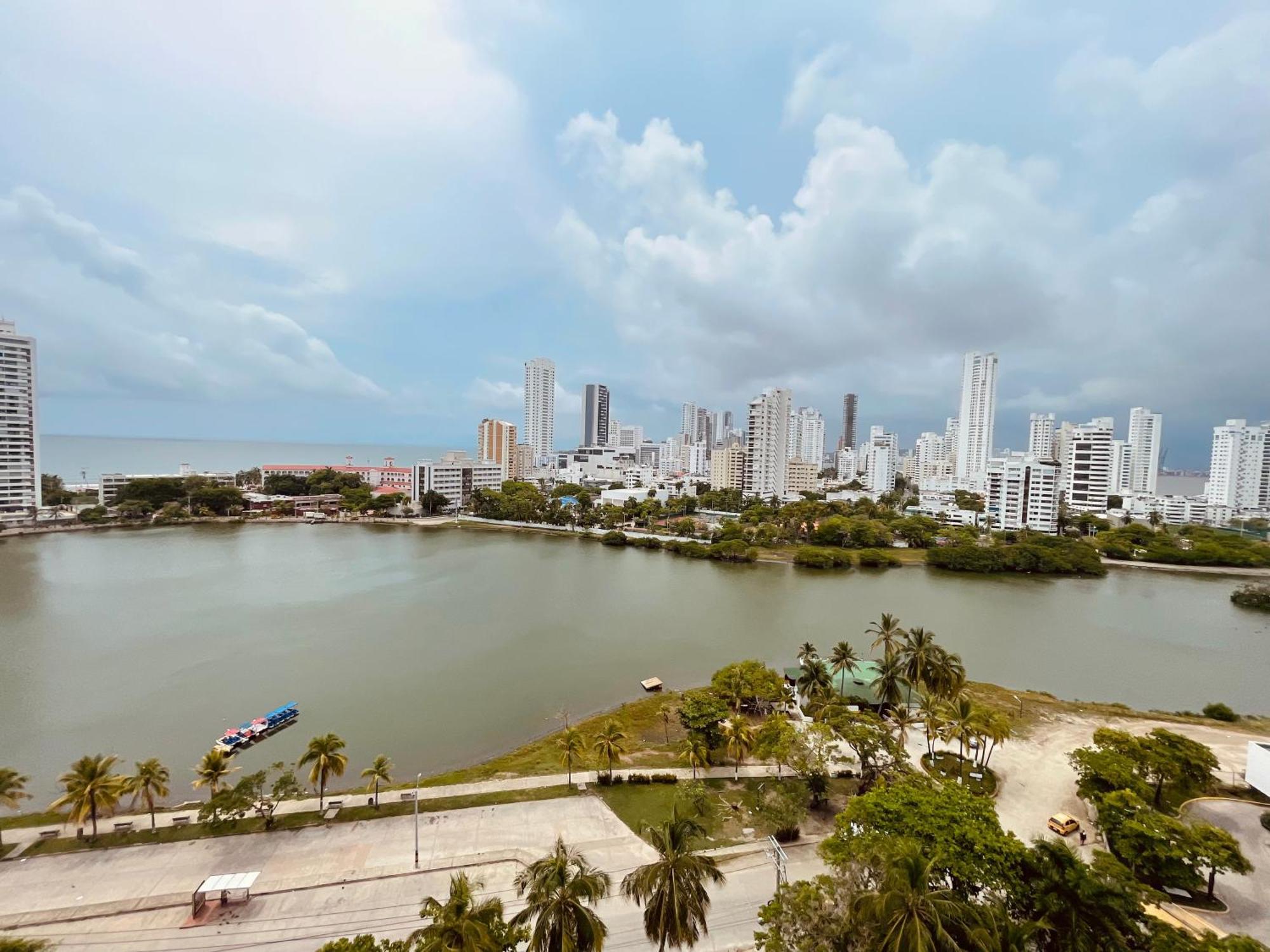 Apartamento Apto Estudio Piso 12 Frente A La Playa *