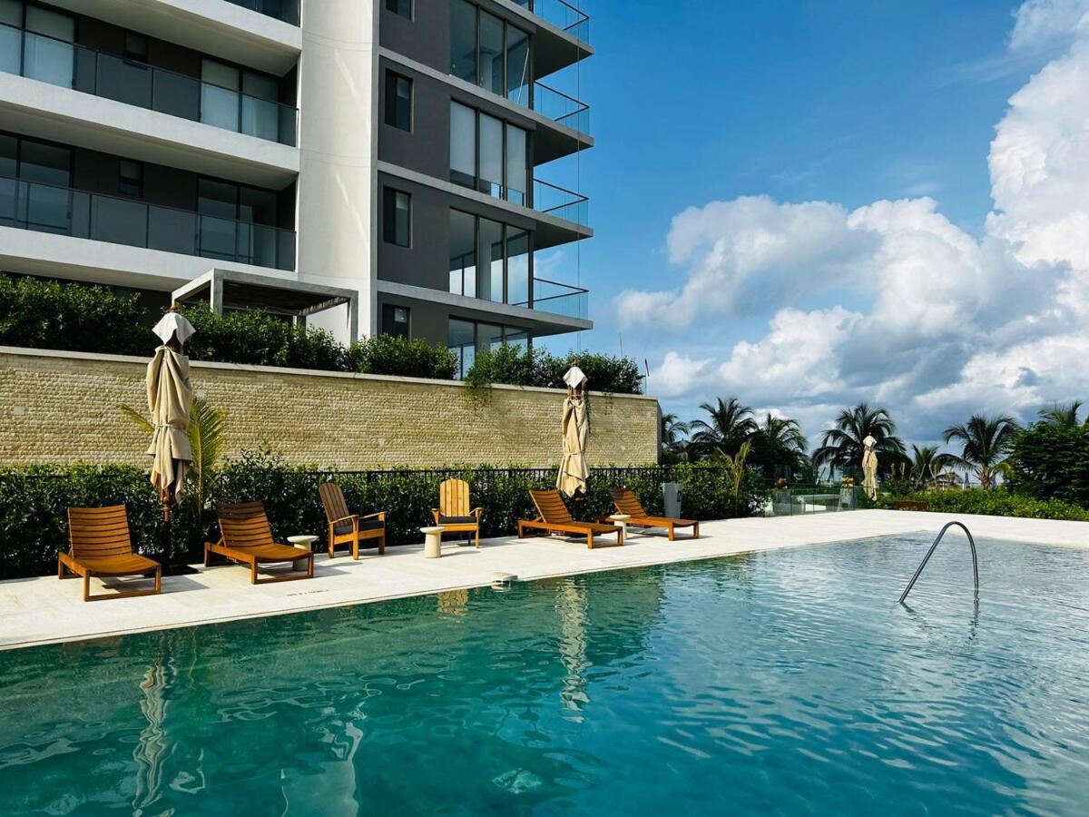 Spectacular Beachfront Apartamento