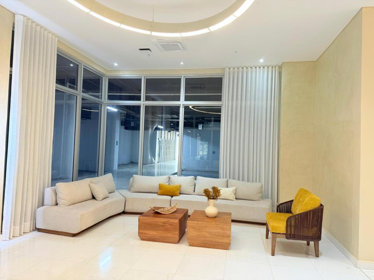 Apartasuit Beach, Barrio Crespo Cerca Del Aeropuerto Apartahotel *