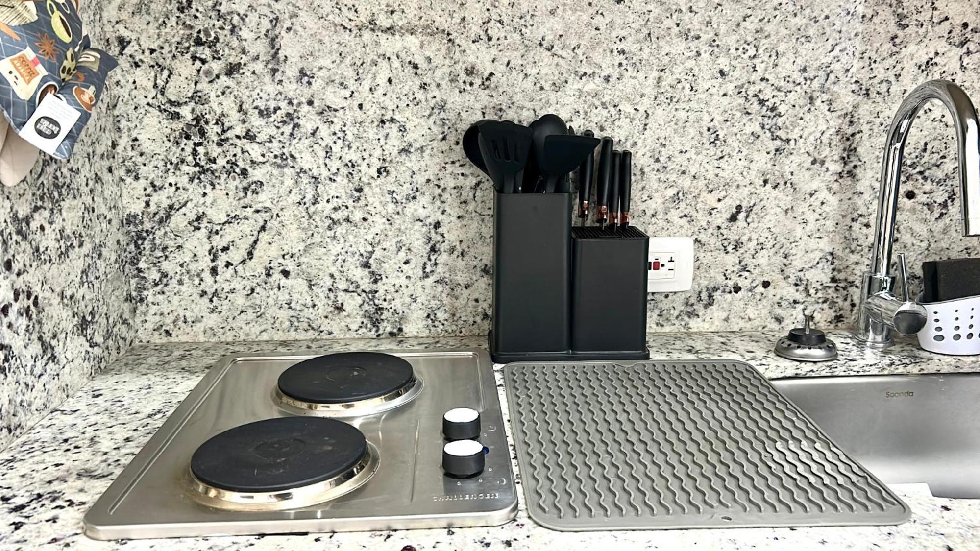 Apartasuit Beach, Barrio Crespo Cerca Del Aeropuerto Apartahotel *