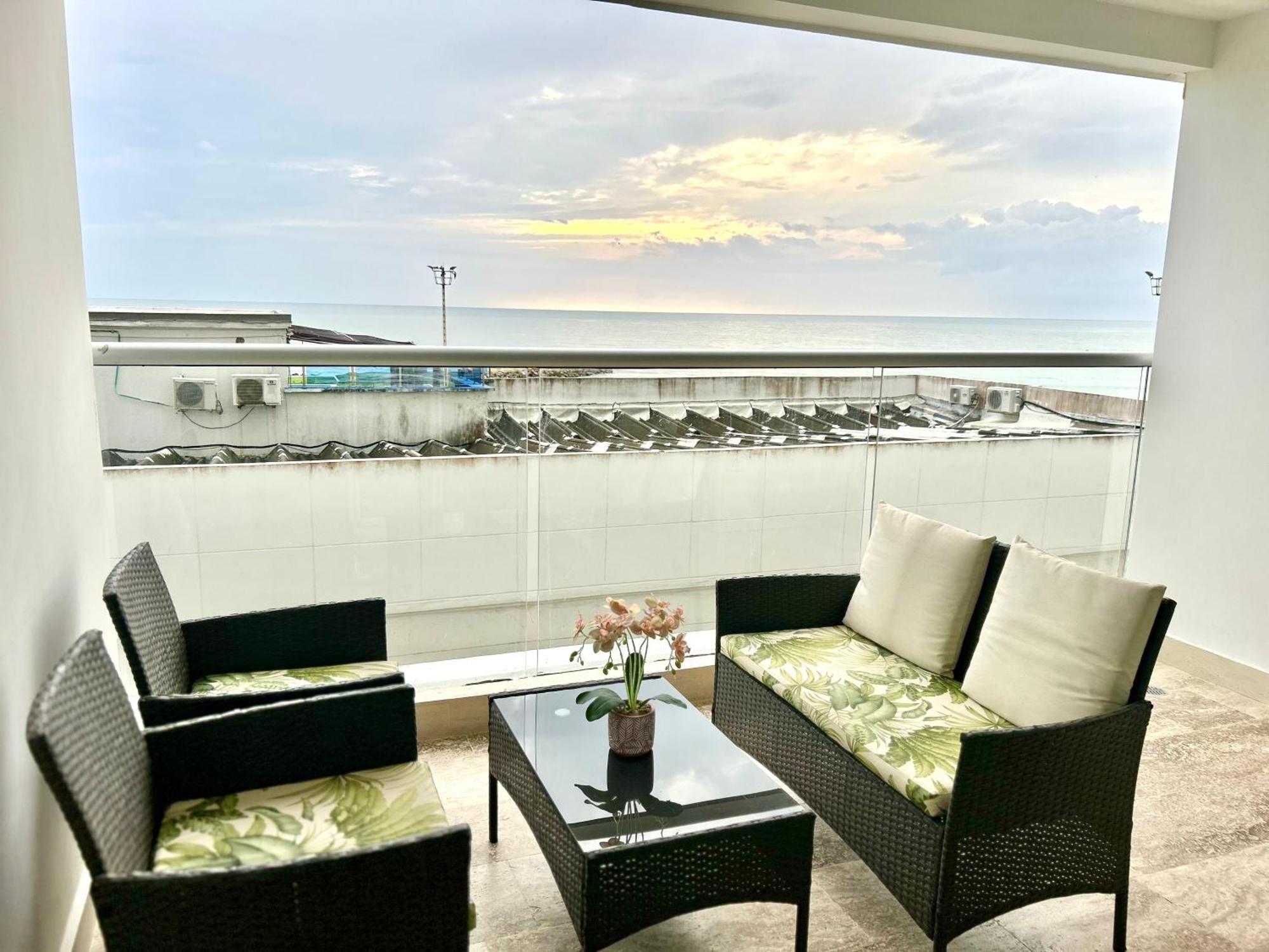 Apartasuit Beach, Barrio Crespo Cerca Del Aeropuerto Apartahotel *