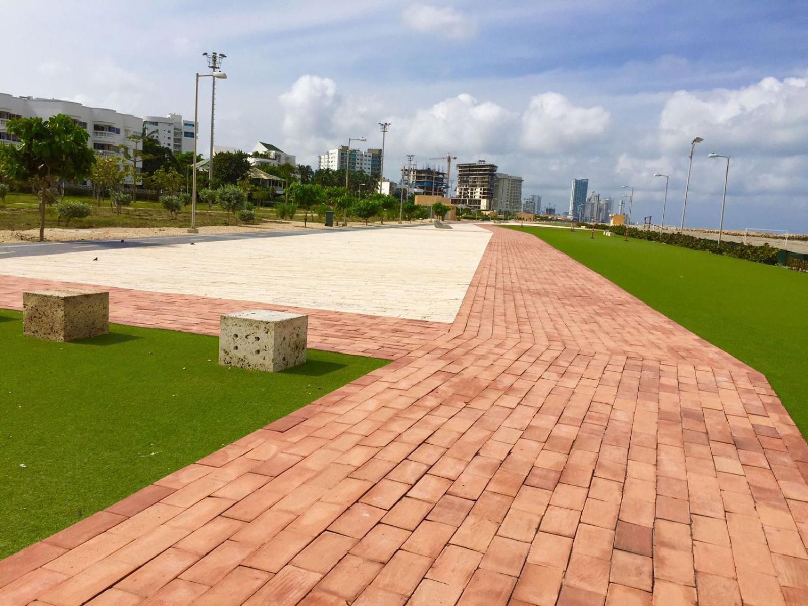 Apartahotel Apartasuit Beach, Barrio Crespo Cerca Del Aeropuerto *