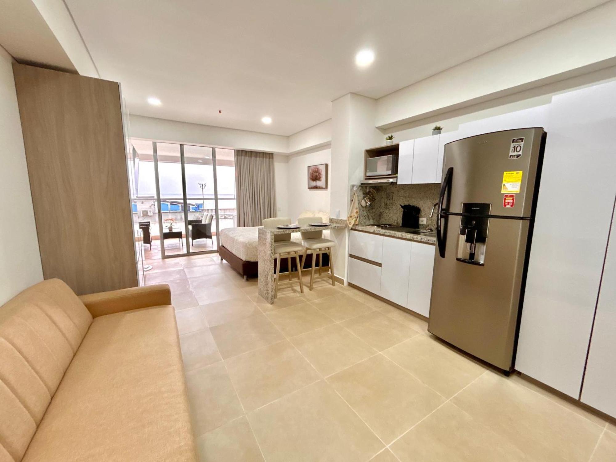Apartasuit Beach, Barrio Crespo Cerca Del Aeropuerto Apartahotel *