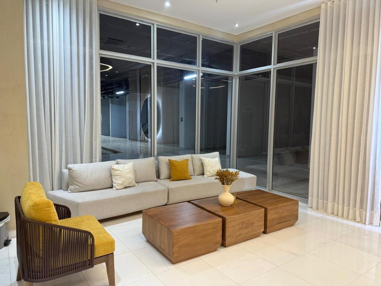 Apartasuit Beach, Barrio Crespo Cerca Del Aeropuerto Apartahotel