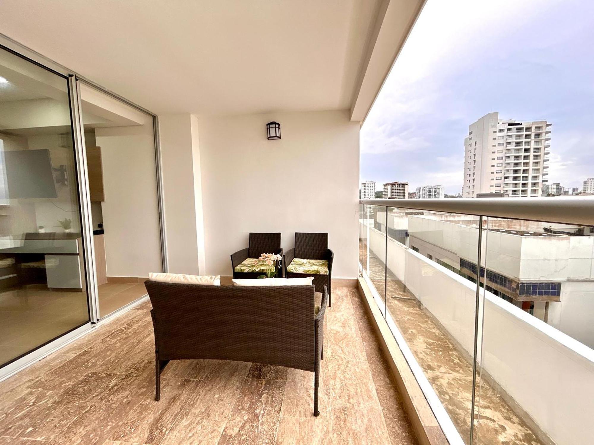 Apartahotel Apartasuit Beach, Barrio Crespo Cerca Del Aeropuerto