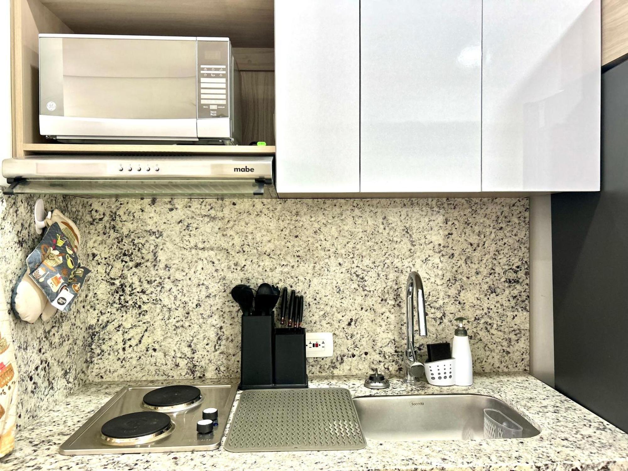 Apartahotel Apartasuit Beach, Barrio Crespo Cerca Del Aeropuerto *