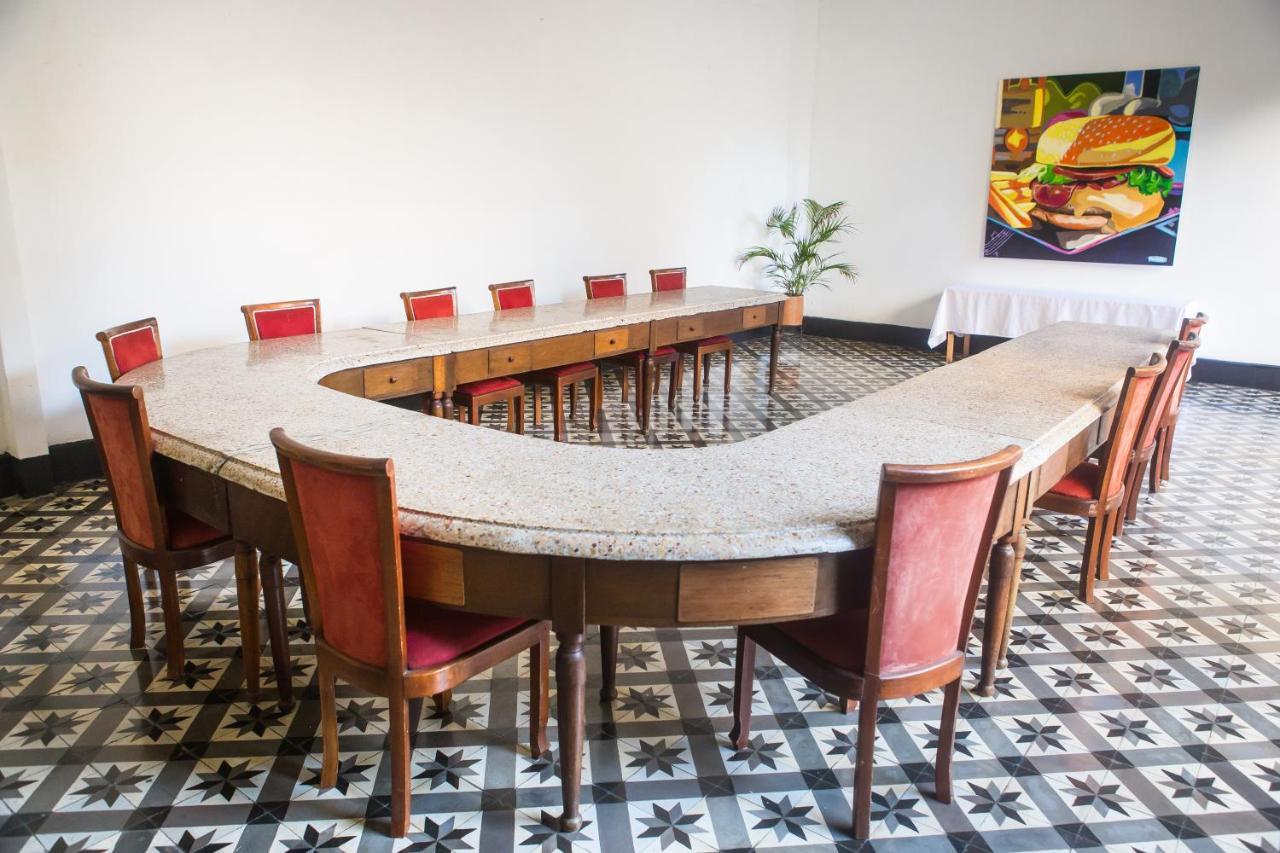 El Claustro House 2*