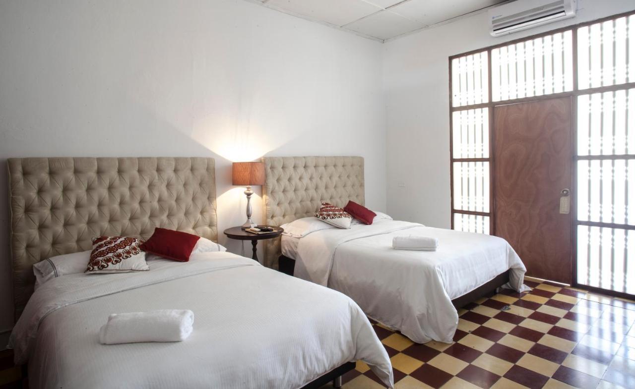 El Claustro House 2*